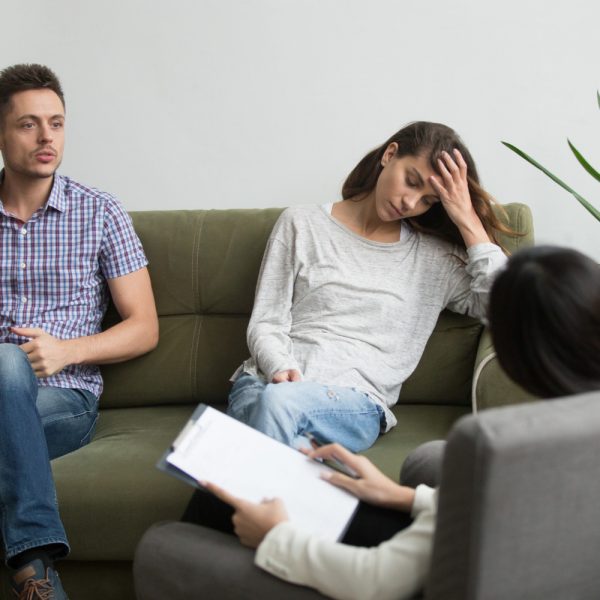 couple-receiving-psychological-help-from-expert